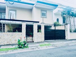 Ester`s Place，位于Escazu的酒店