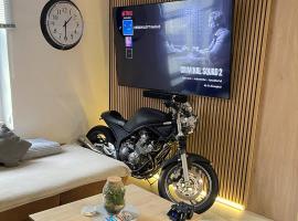 DESIGN LOFT Herford - Parkplatz, WLAN, Netflix, PS4, Heimkino，位于黑尔福德的酒店