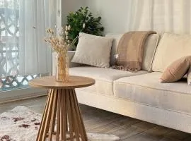 Bright Modern Flat - Pool & Garden Near Shops