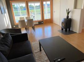 Sentral og romslig leilighet på Levanger，位于莱旺厄尔的酒店