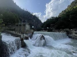 Umbrella Hotel Neelam Valley，位于Kundālshai的酒店
