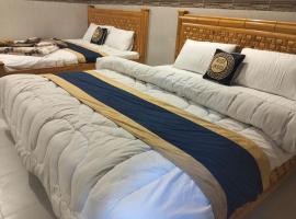 Neelam Water View Hotel，位于Kundālshai的酒店