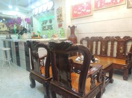 快乐旅馆，位于Bến Lức的酒店