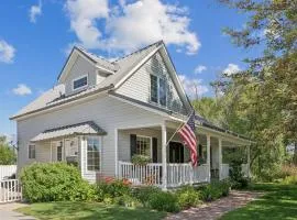 Creekside cutie 3br 2.5ba near skiing sleeps 8