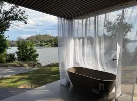 Chapel Cove Retreat - Private Tiny House with Boat Ramp