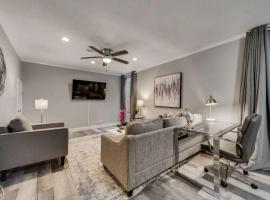 Modern 4BD Condo Six Flag Grand Prairie GP60A，位于Heliport-Facility 5A的酒店