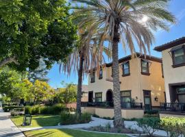 Shopping at Arcadia Mall, Homes, School District, Comfortable Home on Huntington Road，位于阿卡迪亚的酒店