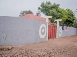 Off Airport Kilimanjaro lodge，位于Boma la Ngombe的住宿