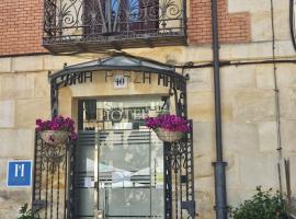 索利亚市长广场酒店，位于索里亚的酒店