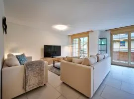 Great Location, Spacious, nice views, modern