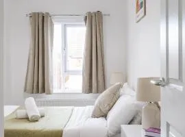 Luxurious 3 Bedroom Home in Belfasts Trendy Lisburn Road Sleeps 6 Modern & Spacious