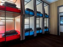 Capsule Hostel Perth - note - Valid passport required to check-in，位于珀斯的酒店