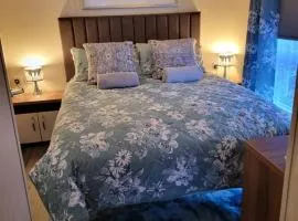 Elegant 2 Bedroom En-Suite Caravan with Bathtub near Edinburgh Seton Sands Holiday Village