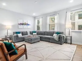 Beautiful Walkable 3-BR Midterm in Richmond Suburb