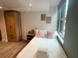 Studio Flat Close to Queen Square - Flat 4B
