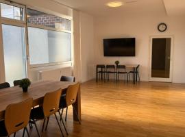 T&K Apartments - Comfortable 4 and 5 room Apartments - 20min Fair Messe CGN，位于奥弗拉特的酒店