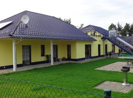 Ferienhaus Strandhaus Sonnenseite links, nur 100m vom Senftenberger See，位于森夫滕贝格的酒店