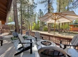 Deck and Fireplace Cozy Pinetop Lakes Cabin!