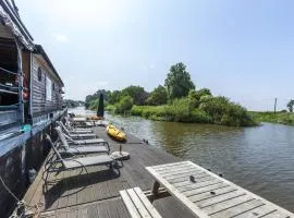 Boat Getaway Near Lake