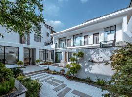 山也云也大理古城南门店，位于大理古镇的酒店