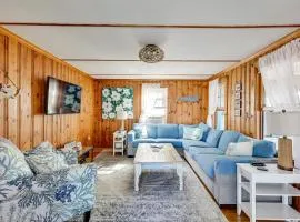 1 Block to Humarock Beach Dog-Friendly Cottage