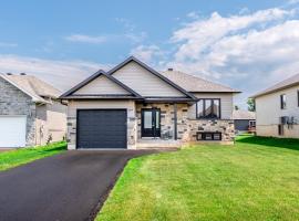 Neighbourhood Gem near Downtown Cornwall & St Lawrence River，位于康沃尔的酒店