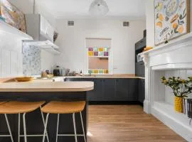 Olde' Haven - Federation Charm close to CBD