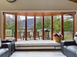Juneau 3 bedroom home with Ocean & Mountain Views