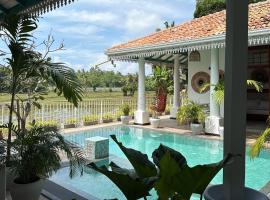 ISOLA - Surf House，位于肯克拉的酒店