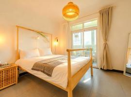 Gongxi Home Plus ,beside Subway, 3 stop to bell tower, 6stop to xi'an bei station, 100 inch projection free trial service，位于西安的宠物友好酒店