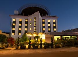 Castagna Palace Hotel & Restaurant，位于蒙泰基奥马焦雷的酒店