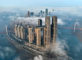 Chongqing MC Maiyue High-Altitude River View Hotel,50m to 2 Rails-Top-Floor 44th-49th Riverfront Rooms,Panoramic Views Day And Night，位于重庆的酒店