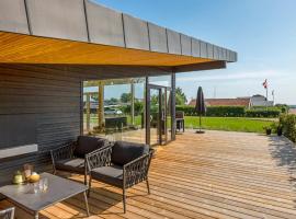 Modern Cottage Near Binderup Beach，位于Åbjerg的酒店