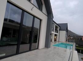 Emirage Pool & Spa，位于西蒙的酒店