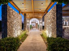 Cirillo Family Hotel-Christinas Studios，位于马斯蒂查里的酒店