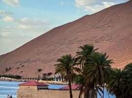 استراحة شاطي النخيل مطله على البحربدون مسبح，位于Ḩaql的带停车场的酒店