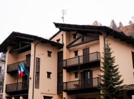 Hotel Chalet Seggiovia，位于蓬泰基亚纳莱的酒店