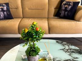 Centrally located studio with Mountain & Sea views，位于Avdhellero的酒店