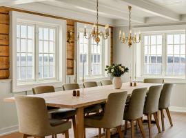 Historic Customs House On Merdø From 1650，位于费尔维克的酒店