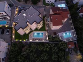 Poolside Hideout Apartments，位于诺瓦利娅的酒店