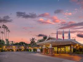 贝斯特韦斯特高级马车旅馆，位于谢尔曼·奥克斯的酒店