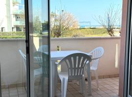 Trilocale a 50mt dal mare di Marcelli - M006，位于马瑟利的酒店