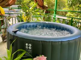 House & Spa Tropical Home with Private Jacuzzi Koh Phangan，位于帕干岛的酒店