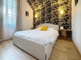 Le Kozy - T2 rénové au coeur de Vendôme avec parking，位于旺多姆的酒店