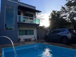 Casa de Verão, 04 quartos todos com ar condicionado, 03 banheiros, churrasqueira e piscina para relaxar