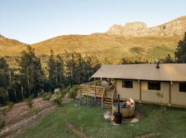 AfriCamps at Doolhof Wine Estate，位于惠灵顿的酒店