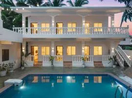 8fold by Larisa, Siolim