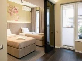 Luxury Airport Studio with Balcony Cozy & Modern