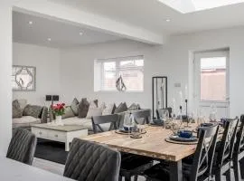 Seaside Bungalow with Garden & Inflatable Hot Tub