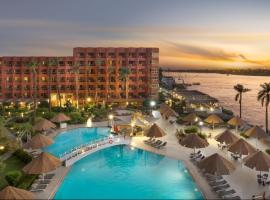 Pyramisa Hotel Luxor，位于卢克索的带泳池的酒店